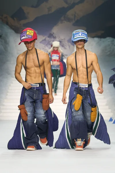 Look 3